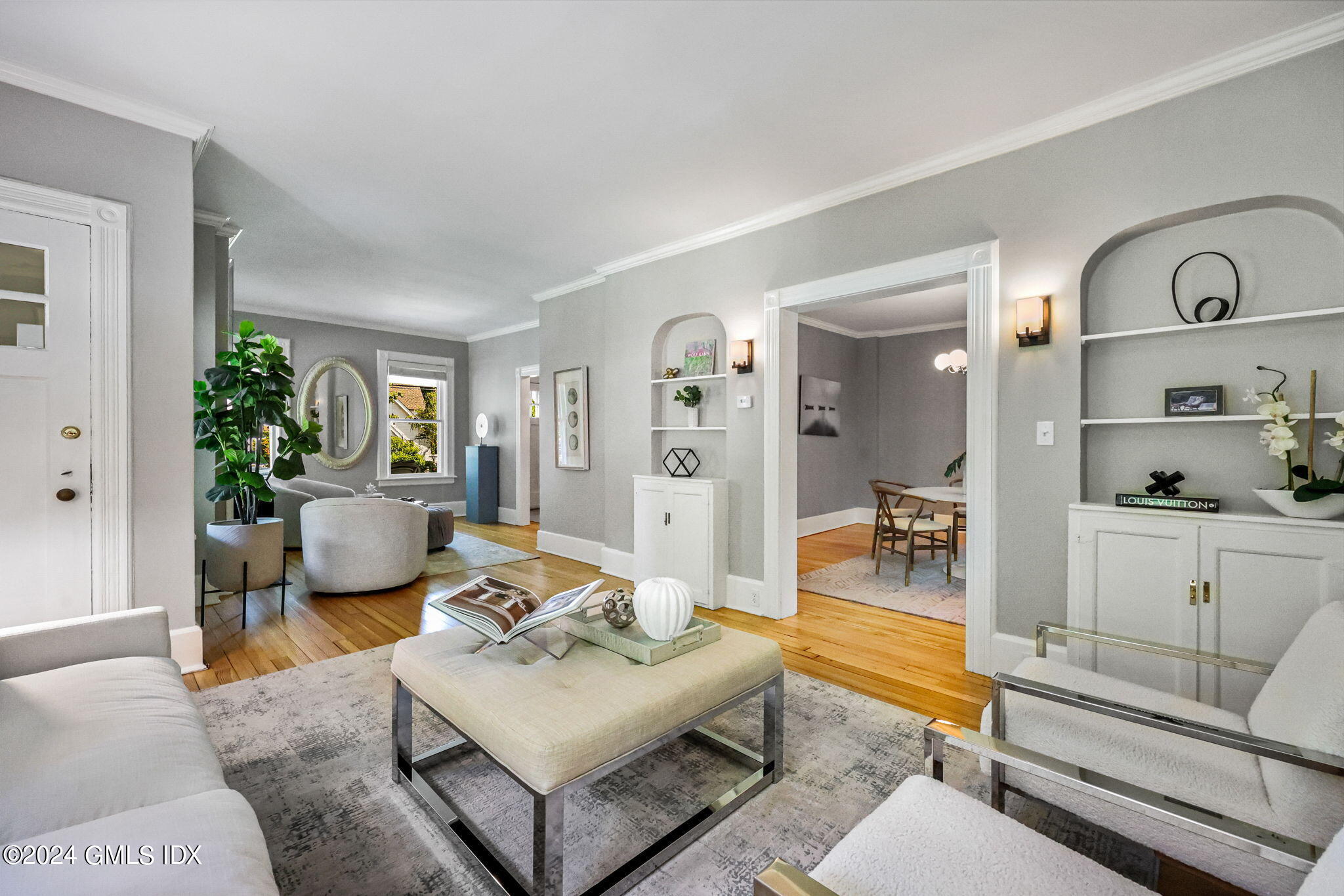 8 Hendrie Avenue Riverside, CT 06878 - Photo 8 of 33 a living room with furniture
