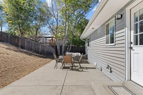 a view of a dinning table and chairs in the patio