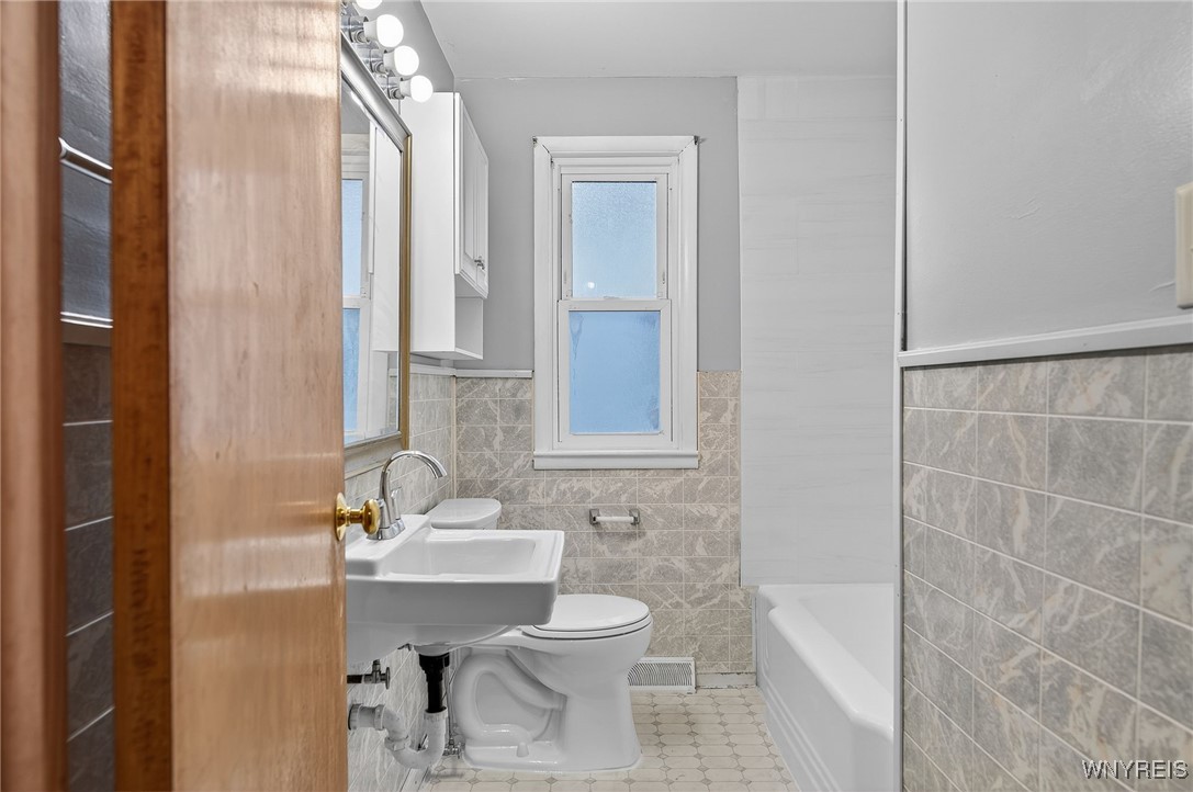 116 Springville Avenue Amherst, NY 14226 - Photo 23 of 43