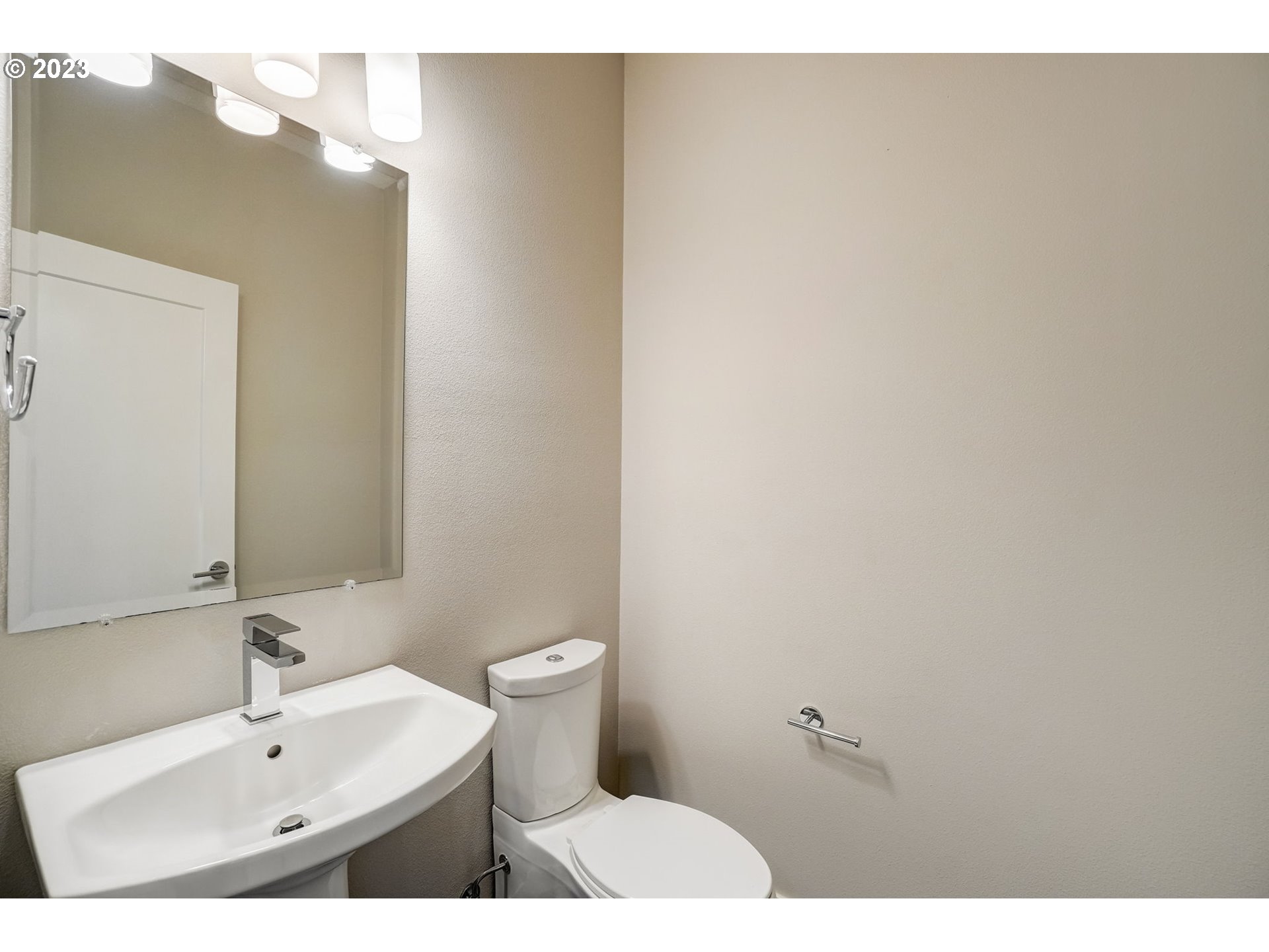 548 Southwest Chinook Terrace Portland, OR 97225 - Photo 20 of 44