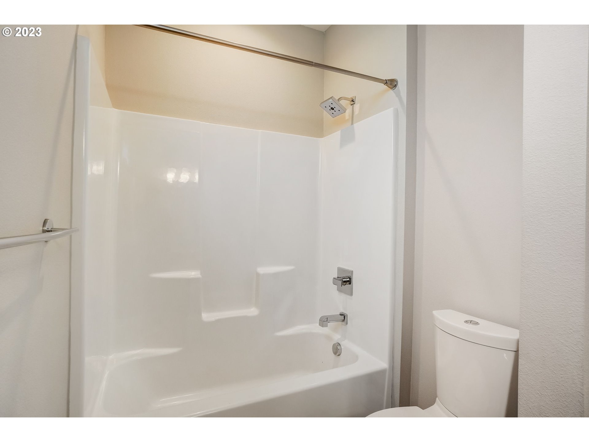 548 Southwest Chinook Terrace Portland, OR 97225 - Photo 22 of 44 a bathroom with a shower and a bath tub
