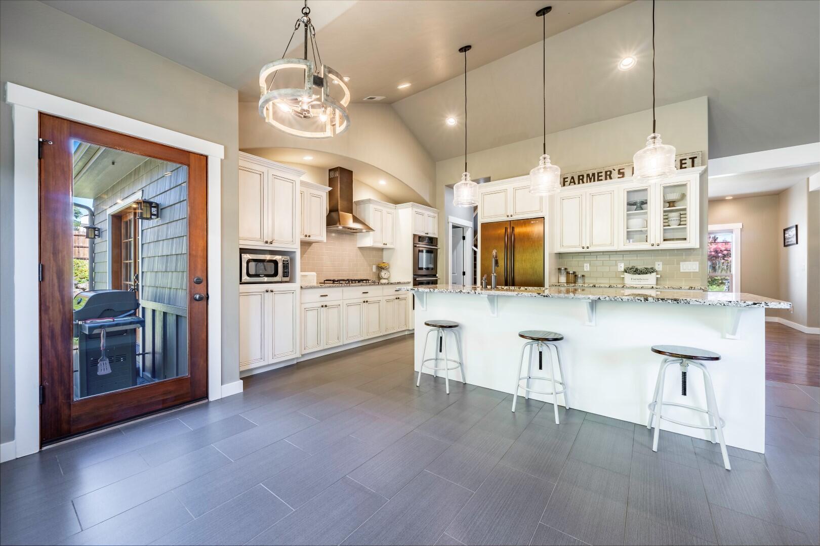 4221 Falcon Ridge Terrace Medford, OR 97504 - Photo 13 of 39 DSC02821-HDR (Large)