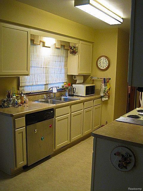 1530 Leon Road Walled Lake, MI 48390 - Photo 4 of 19