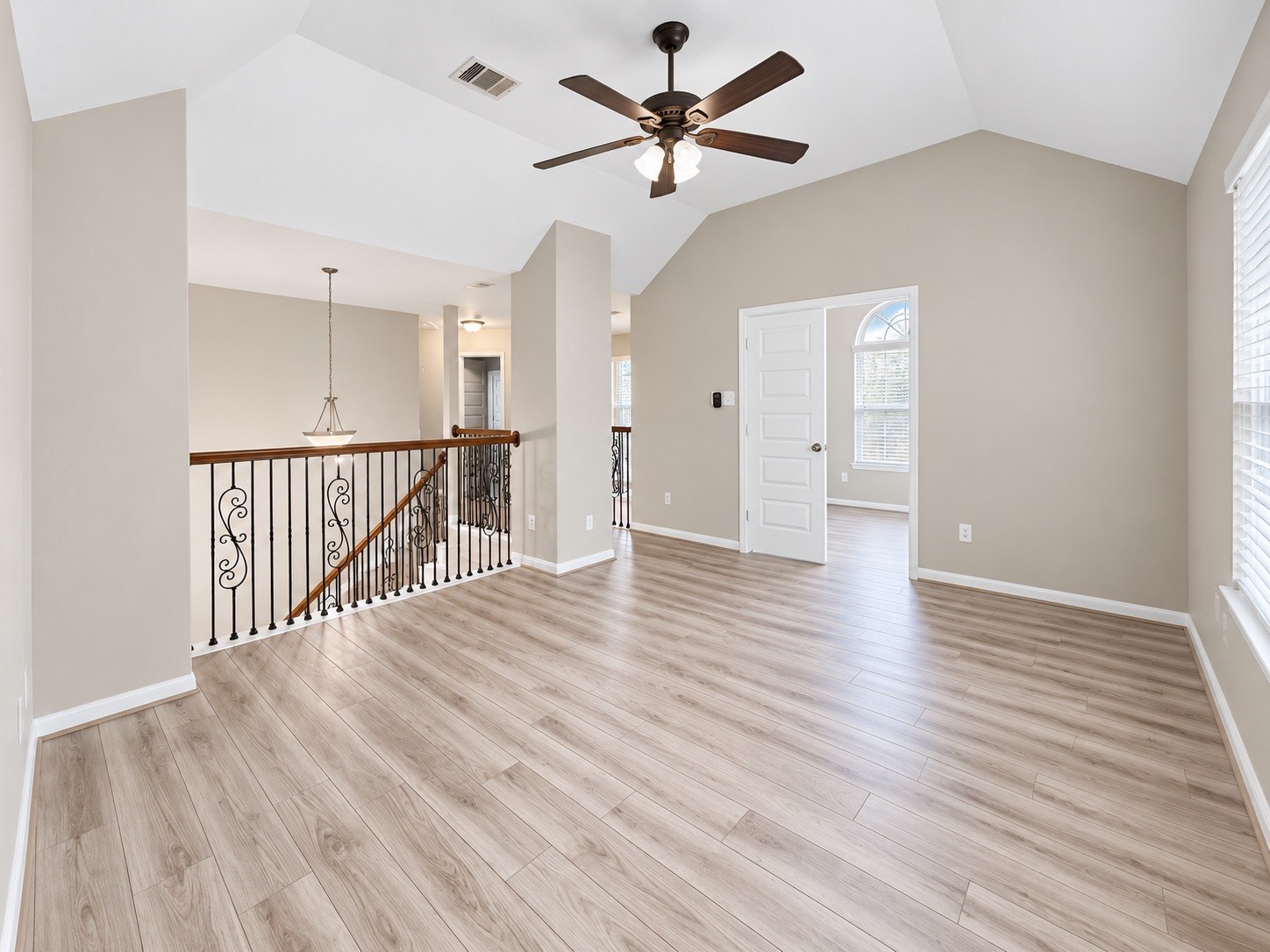 11014 Royale Ridge Lane Houston, TX 77089 - Photo 10 of 22 Gallery Image 10