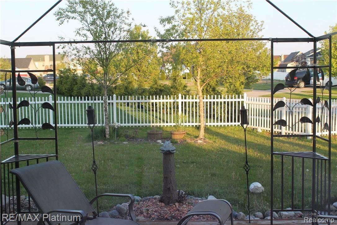 4038 Stone Post Road Newport, MI 48166 - Photo 10 of 11 Back Yard