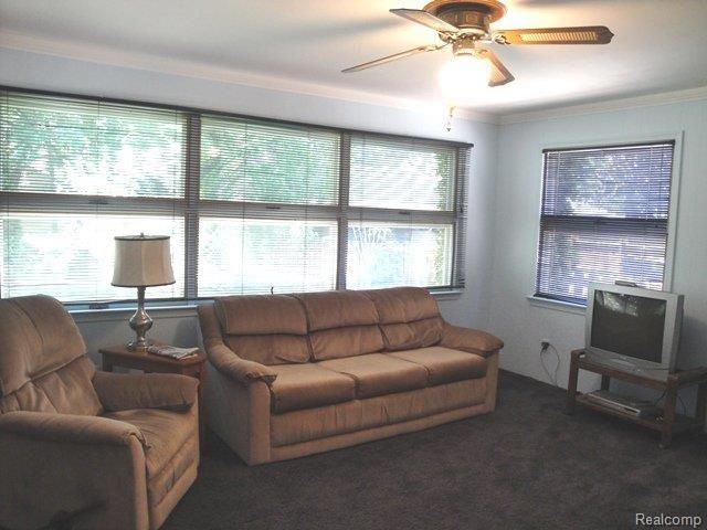 1947 Broadstone Road Grosse Pointe, MI 48236 - Photo 10 of 23 Family Room