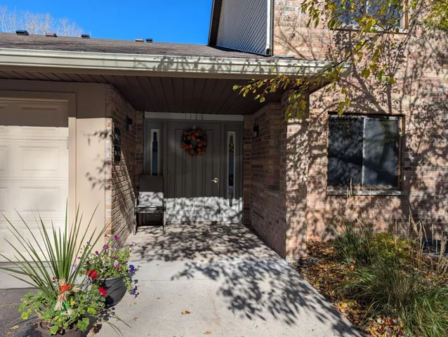 $159,900 | 1585 Cohansey Street North, Unit 104, St. Paul, MN 55117