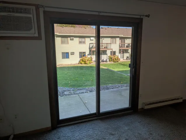 $159,900 | 1585 Cohansey Street North, Unit 104, St. Paul, MN 55117