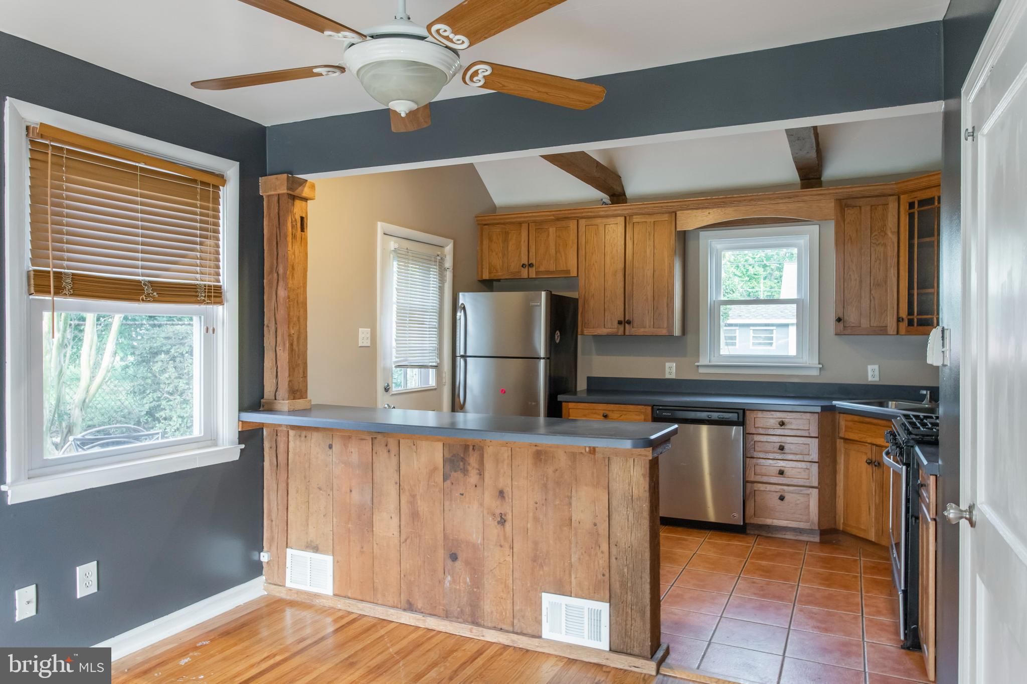 808 Inverness Lane Philadelphia, PA 19128 - Photo 8 of 31 Gallery Image 8