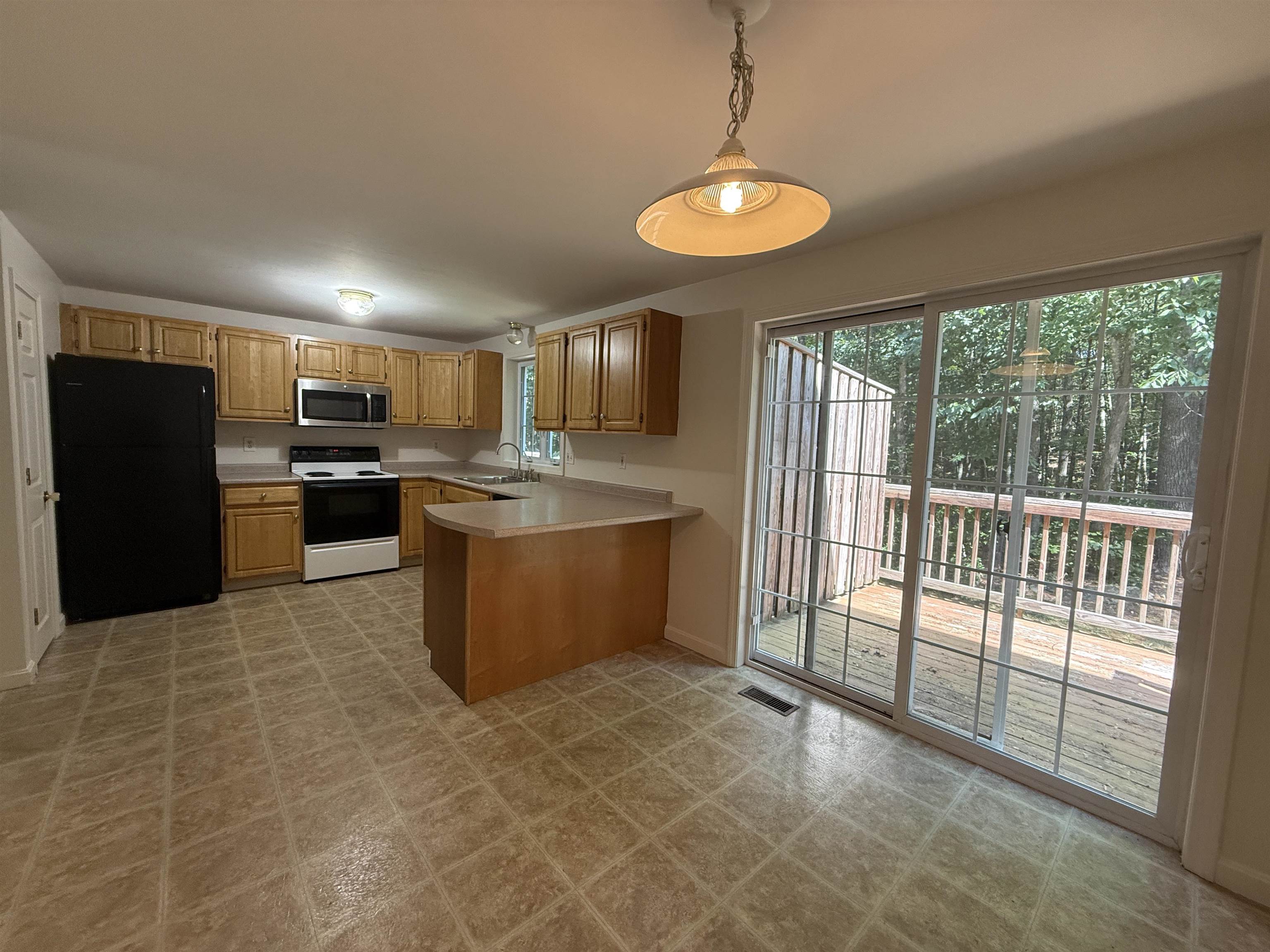 144 Main Street, Unit 3 Fremont, NH 03044 - Photo 7 of 25