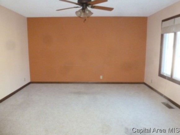4602 Dogwood Court Decatur, IL 62526 - Photo 2 of 18 Gallery Image 2