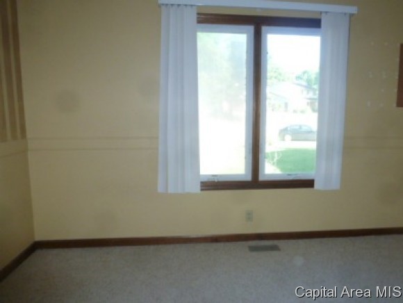 4602 Dogwood Court Decatur, IL 62526 - Photo 8 of 18 Gallery Image 8