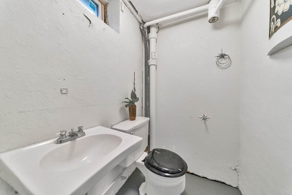 374 Springfield Street Springfield, MA 01107 - Photo 21 of 27 Gallery Image 21