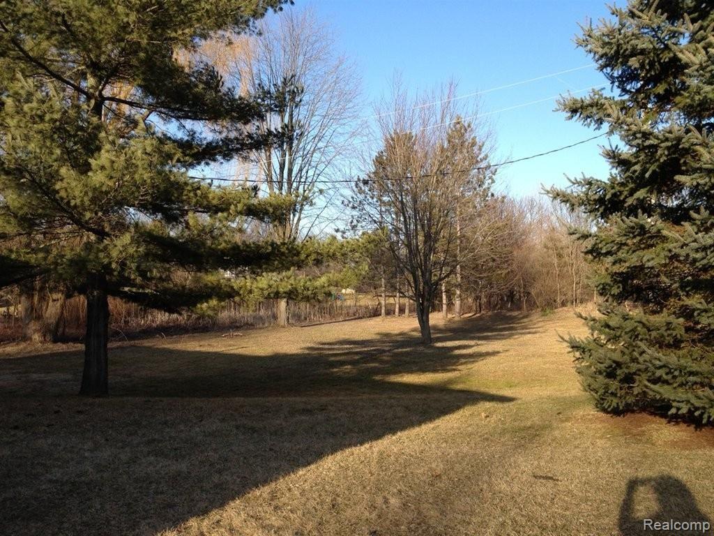 2085 Nixon Road Howell, MI 48843 - Photo 4 of 4 photo 4.JPG