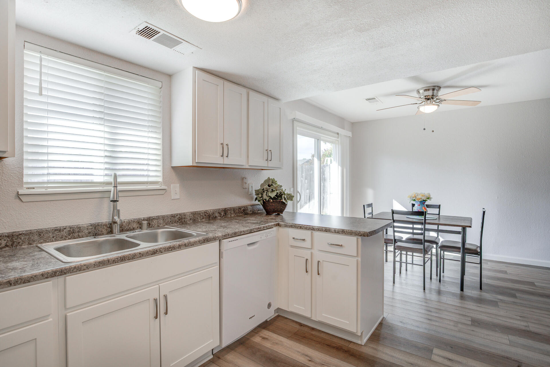 1226 Beltline Road Redding, CA 96003 - Photo 10 of 24 New Counter Tops