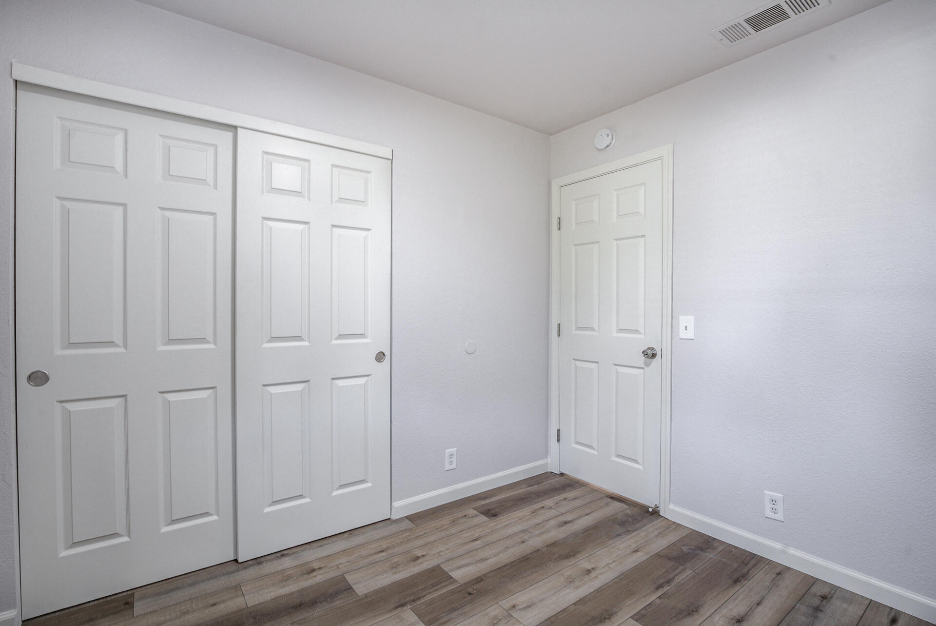 1226 Beltline Road Redding, CA 96003 - Photo 13 of 24 Guest Bedroom 1