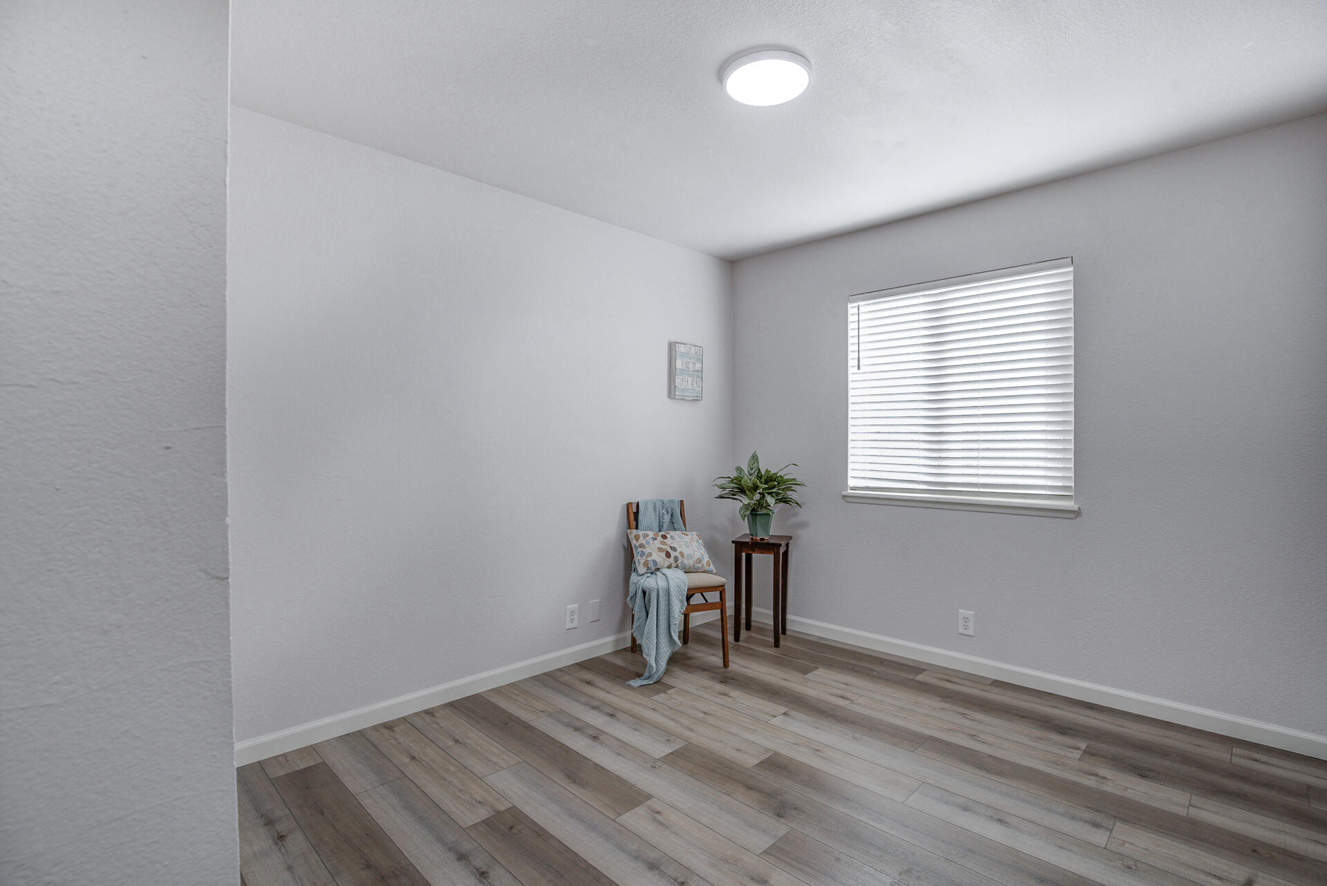 1226 Beltline Road Redding, CA 96003 - Photo 14 of 24 Guest Bedroom 2