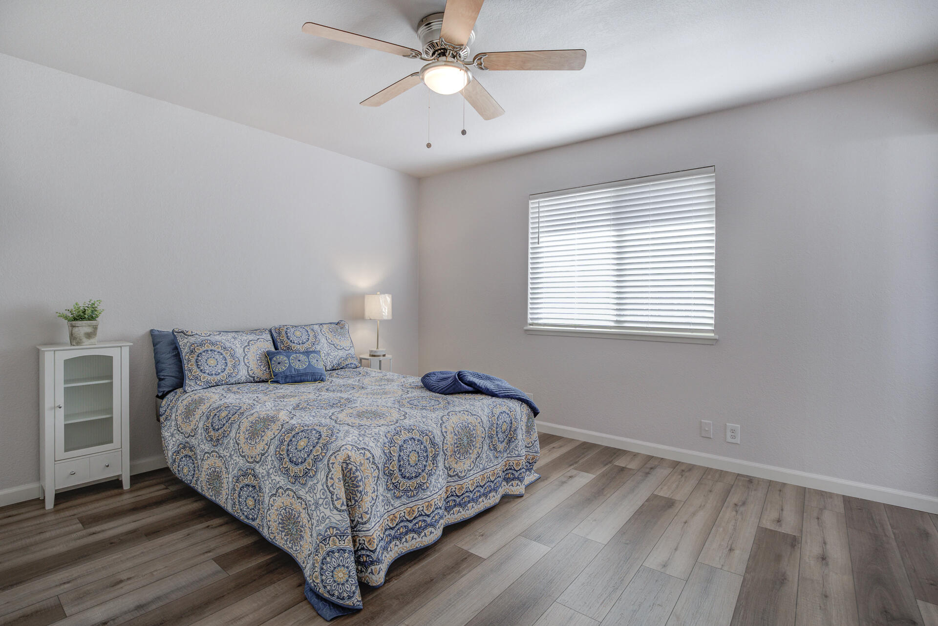 1226 Beltline Road Redding, CA 96003 - Photo 16 of 24 Master Bedroom