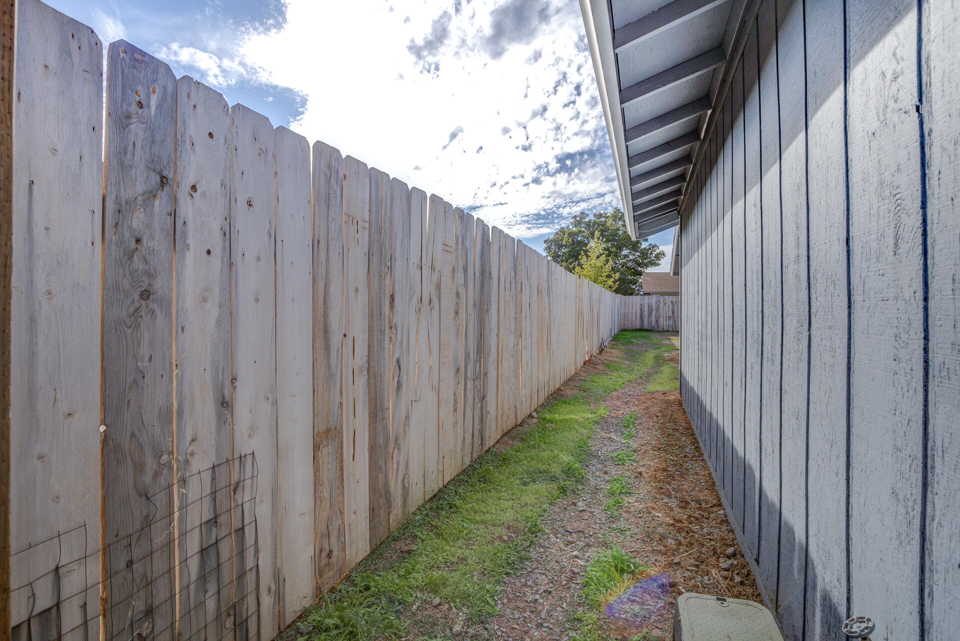 1226 Beltline Road Redding, CA 96003 - Photo 22 of 24 Side Yard