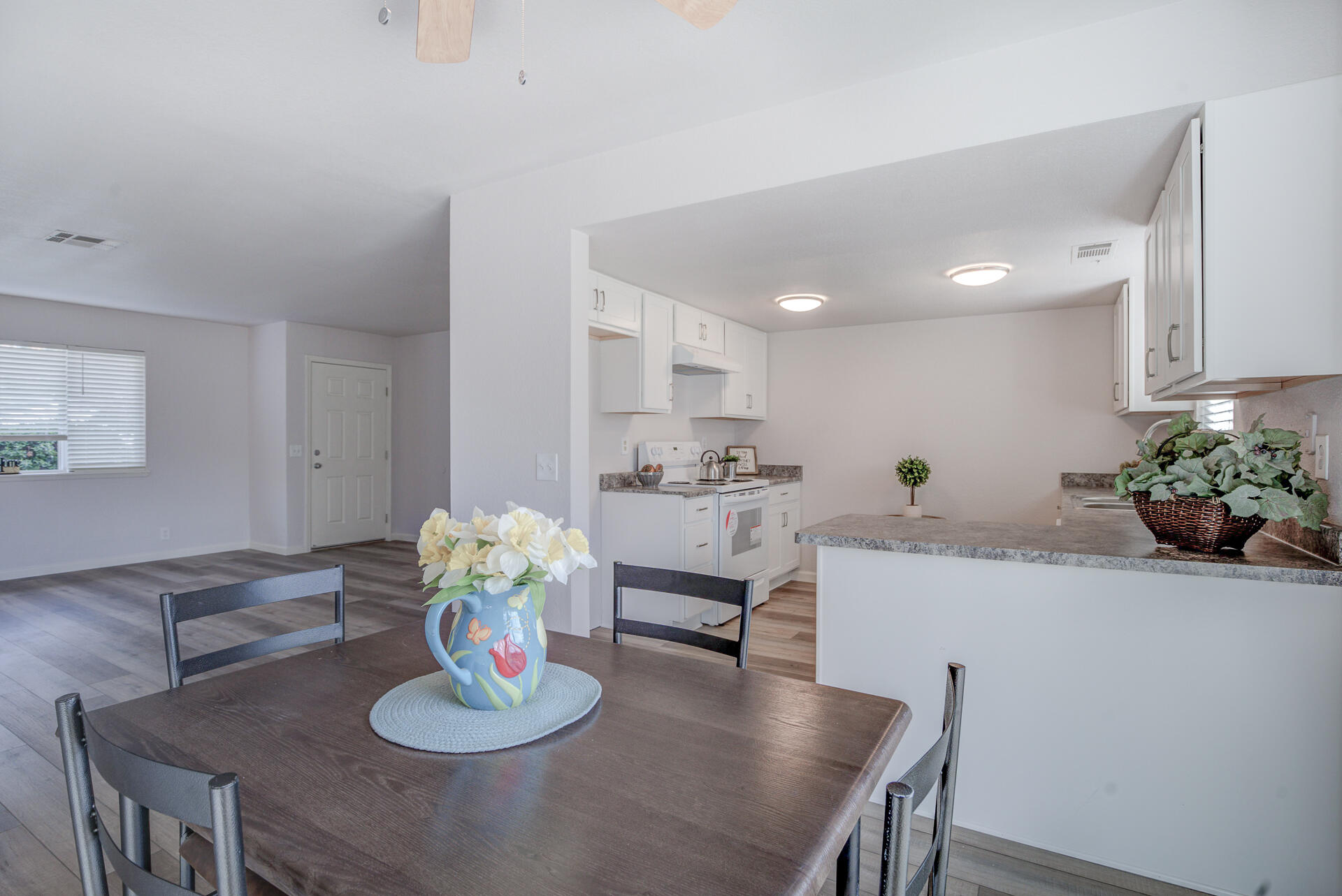 1226 Beltline Road Redding, CA 96003 - Photo 6 of 24 Dining Area