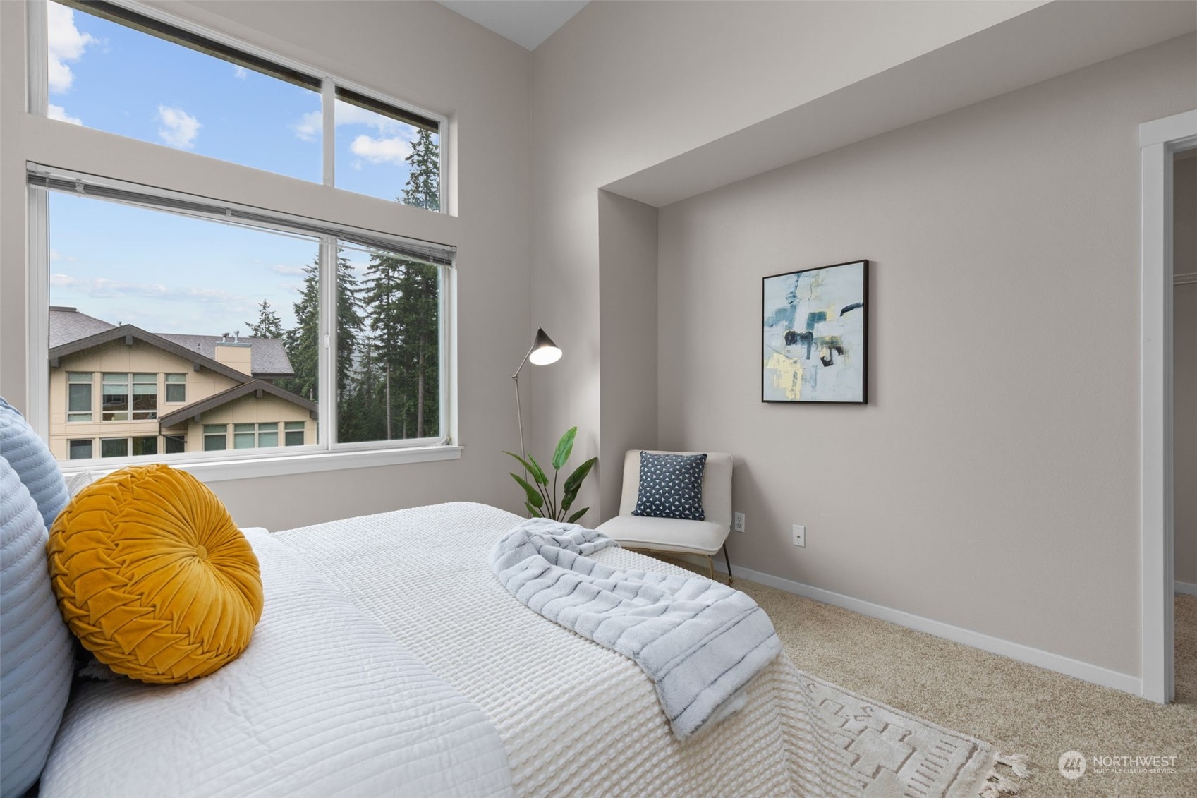 58 Cougar Ridge Road Northwest, Unit 2203 Issaquah, WA 98027 - Photo 19 of 37 a bedroom with a bed and lamp