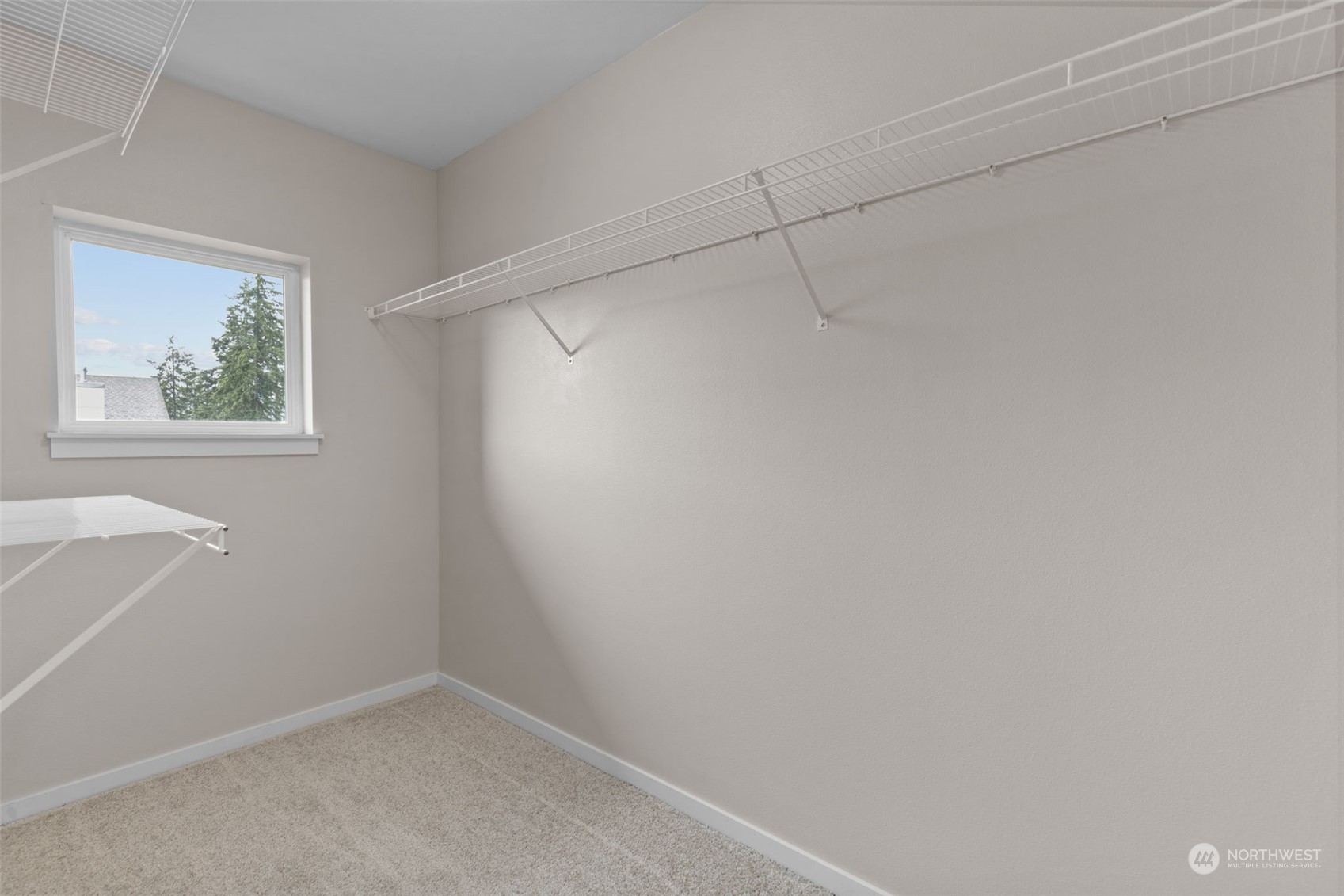 58 Cougar Ridge Road Northwest, Unit 2203 Issaquah, WA 98027 - Photo 22 of 37 a view of a small space