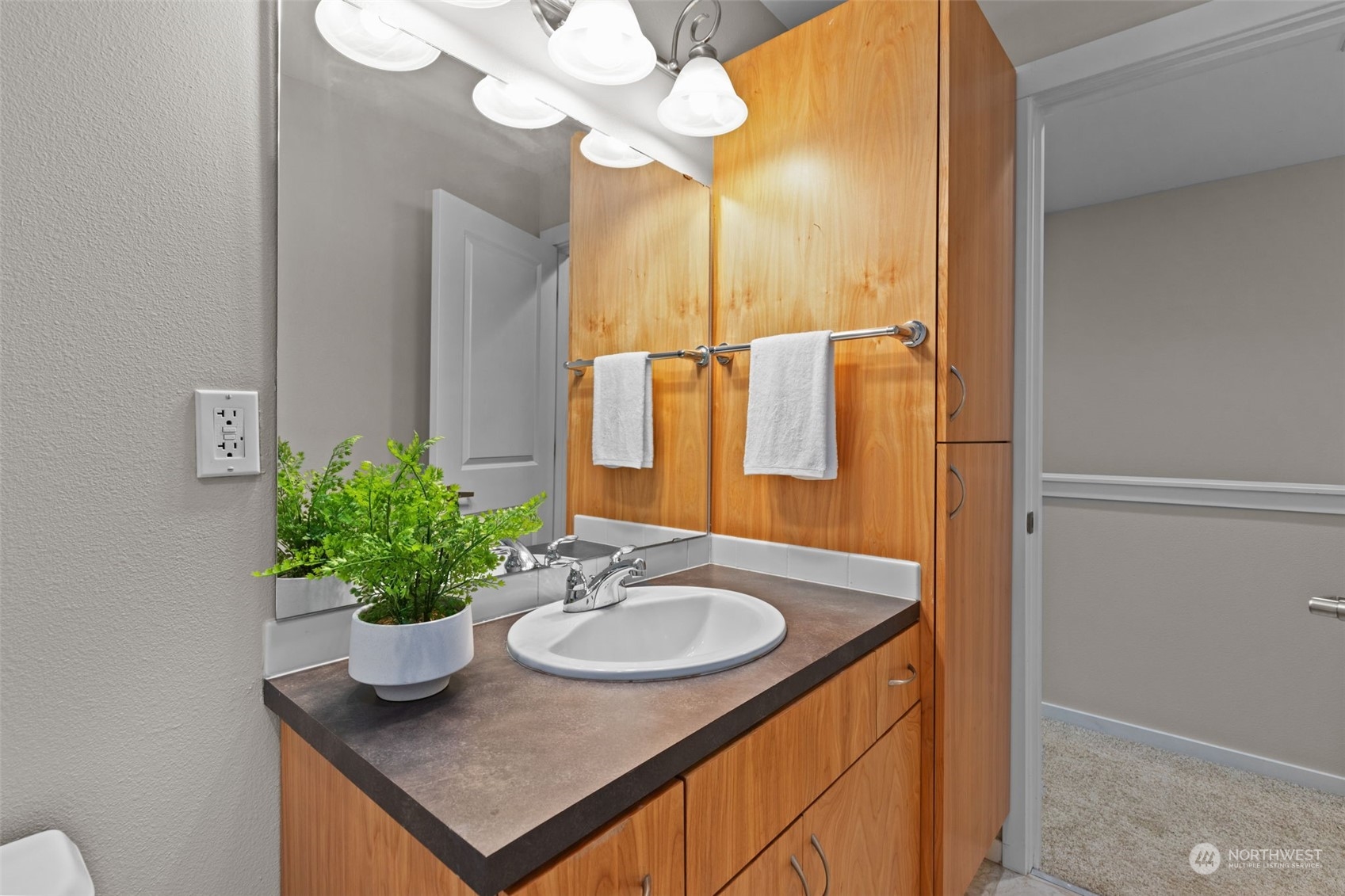 58 Cougar Ridge Road Northwest, Unit 2203 Issaquah, WA 98027 - Photo 33 of 37 a bathroom with a sink and a mirror