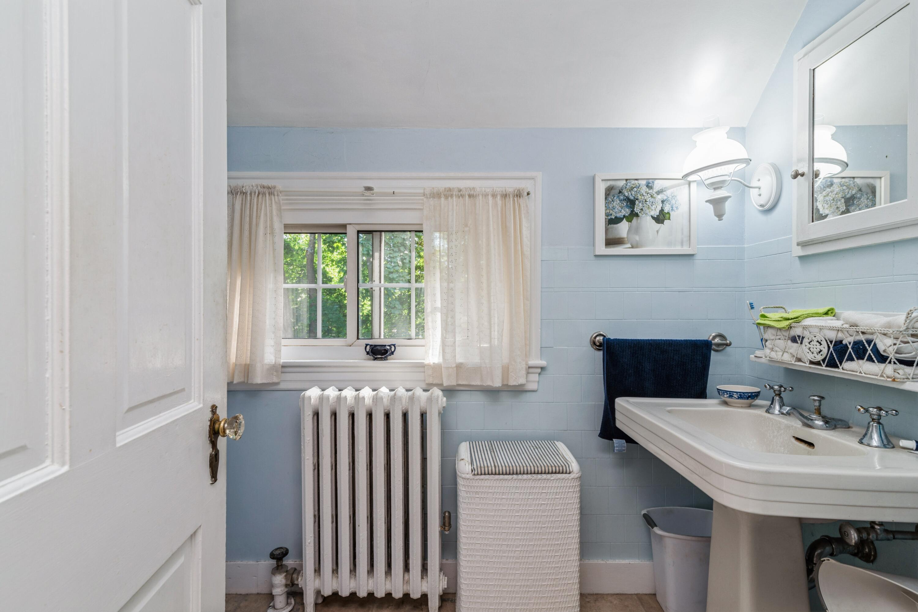19 Cleveland Street Saco, ME 04072 - Photo 33 of 40 2nd Floor Bathroom