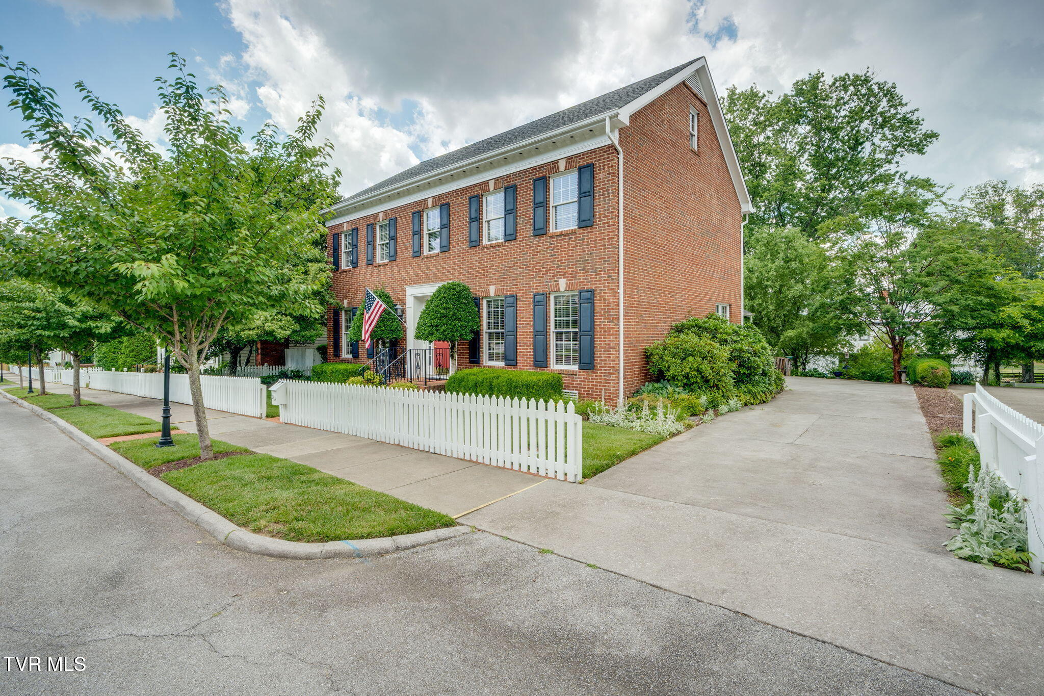 24 Pendleton Place Kingsport, TN 37664 - Photo 3 of 54 002