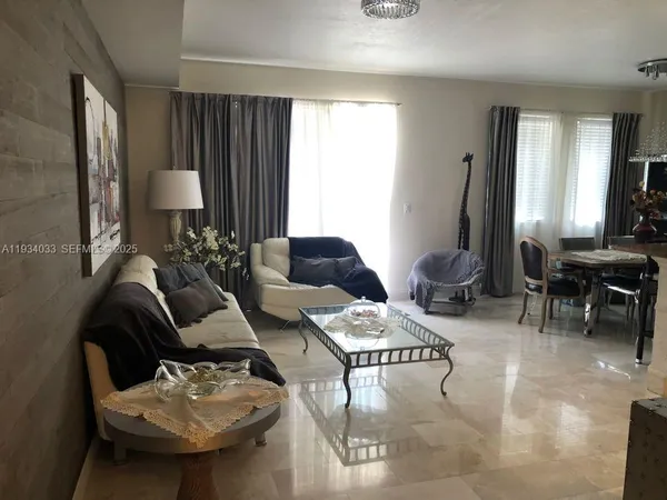 $2,950 | 8826 West Flagler Street, Unit 204, Miami, FL 33174