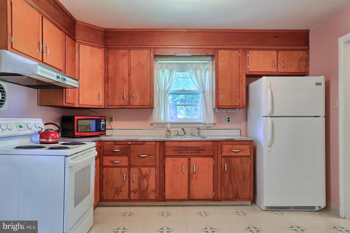 1866 Manor Ridge Drive Lancaster, PA 17603 - Photo 6 of 24 Gallery Image 6