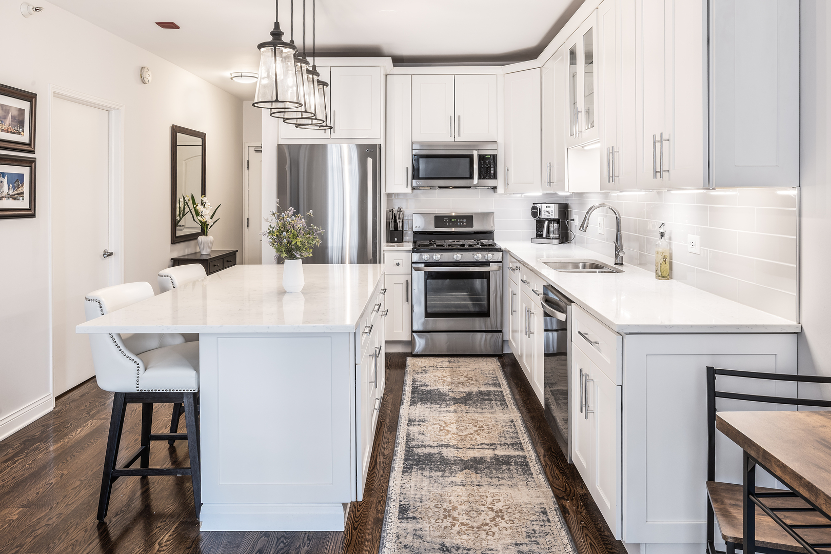 21 West Chestnut Street, Unit 1206 Chicago, IL 60610 - Photo 7 of 19