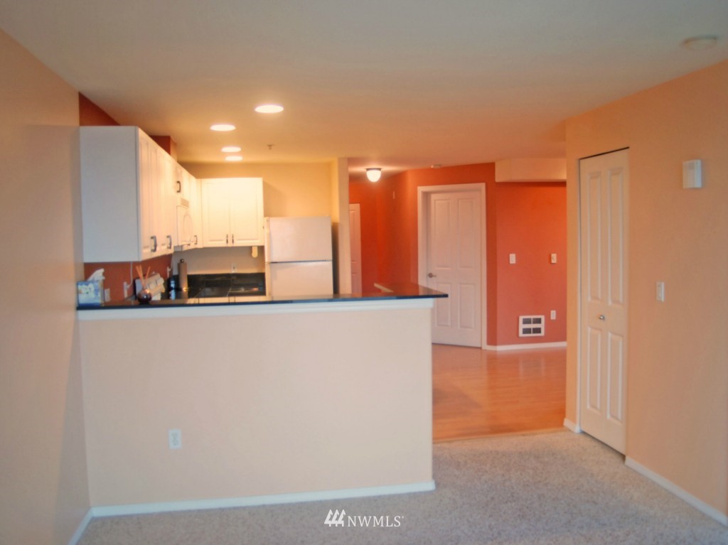 2522 Rucker Avenue, Unit 503 Everett, WA 98201 - Photo 6 of 15