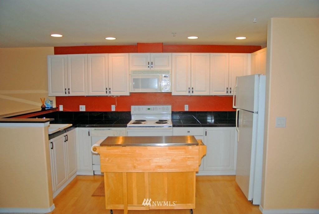 2522 Rucker Avenue, Unit 503 Everett, WA 98201 - Photo 7 of 15