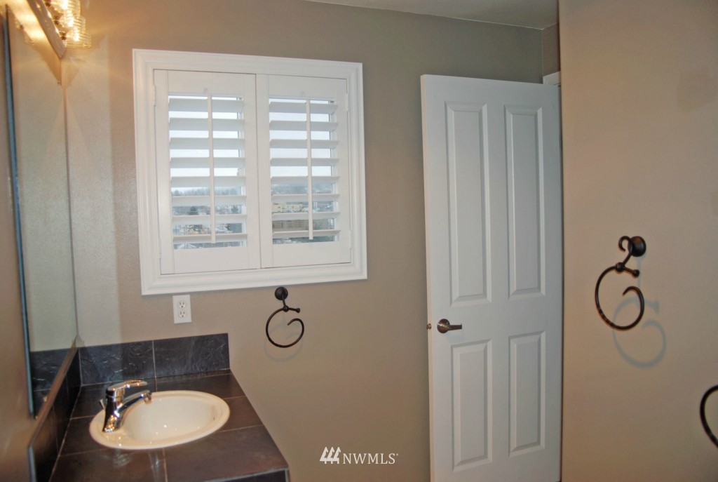 2522 Rucker Avenue, Unit 503 Everett, WA 98201 - Photo 10 of 15