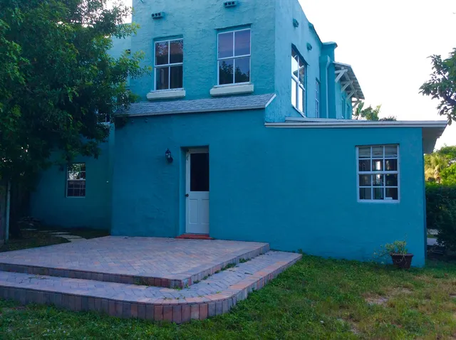 a view of empty room with wooden floor and windows