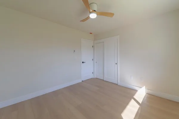 a view of empty room with ceiling fan