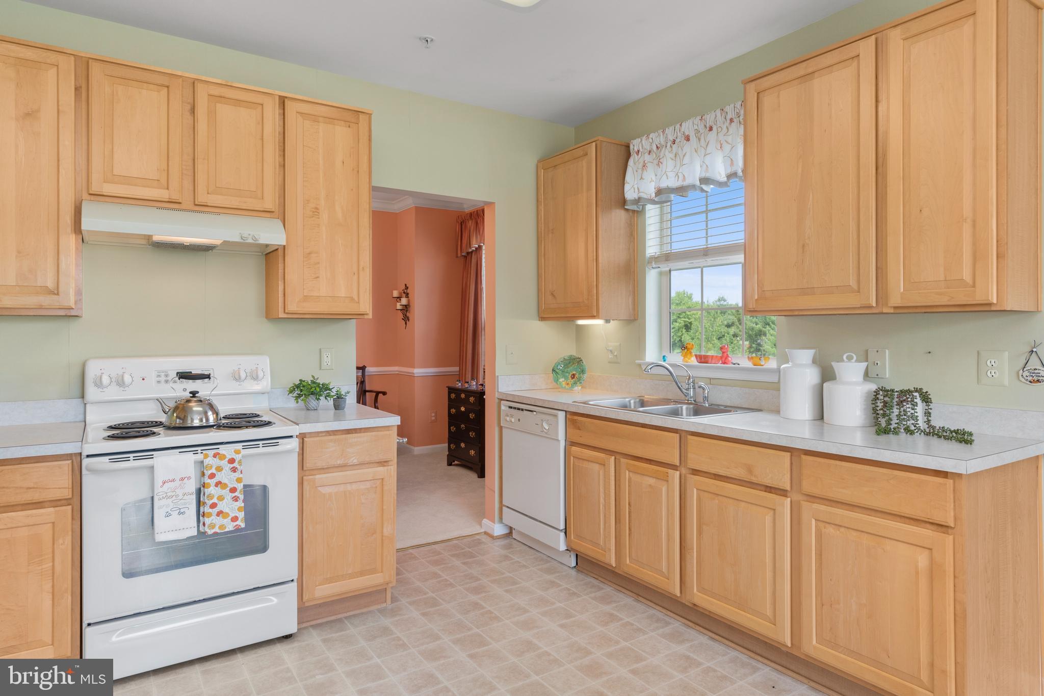 8601 Roaming Ridge Way, Unit 203 Odenton, MD 21113 - Photo 9 of 31 Kitchen