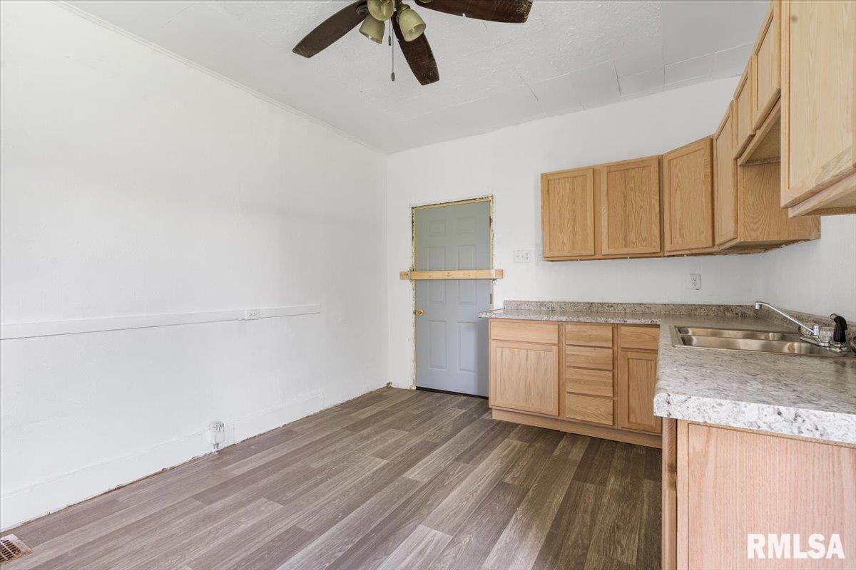 1719 Clay Street Springfield, IL 62703 - Photo 12 of 25