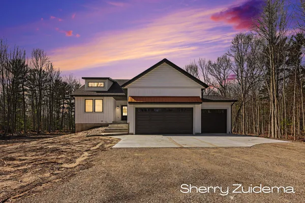 $799,900 | 16229 148th Avenue, Spring Lake, MI 49456