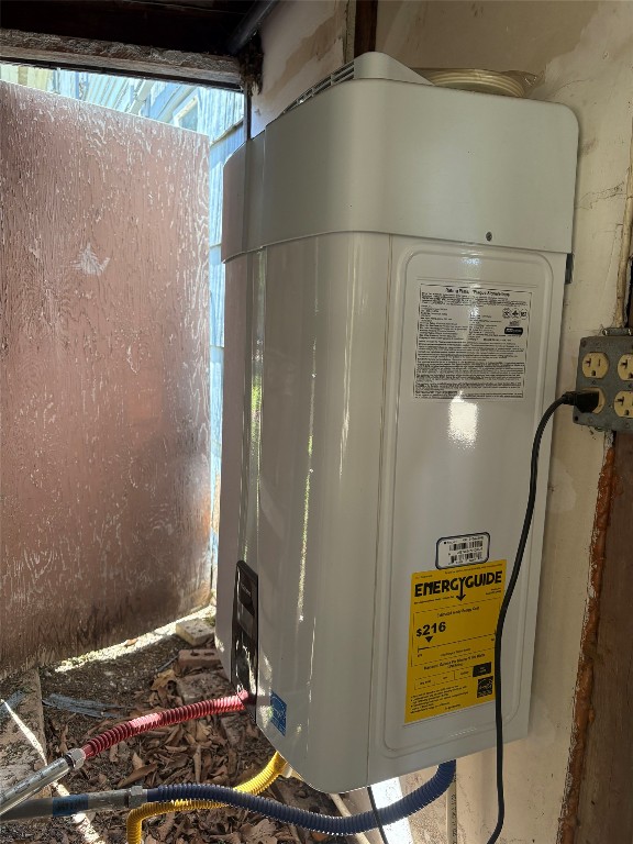 1302 Norwalk Lane Austin, TX 78703 - Photo 14 of 34 a bathroom with a mirror and a shower