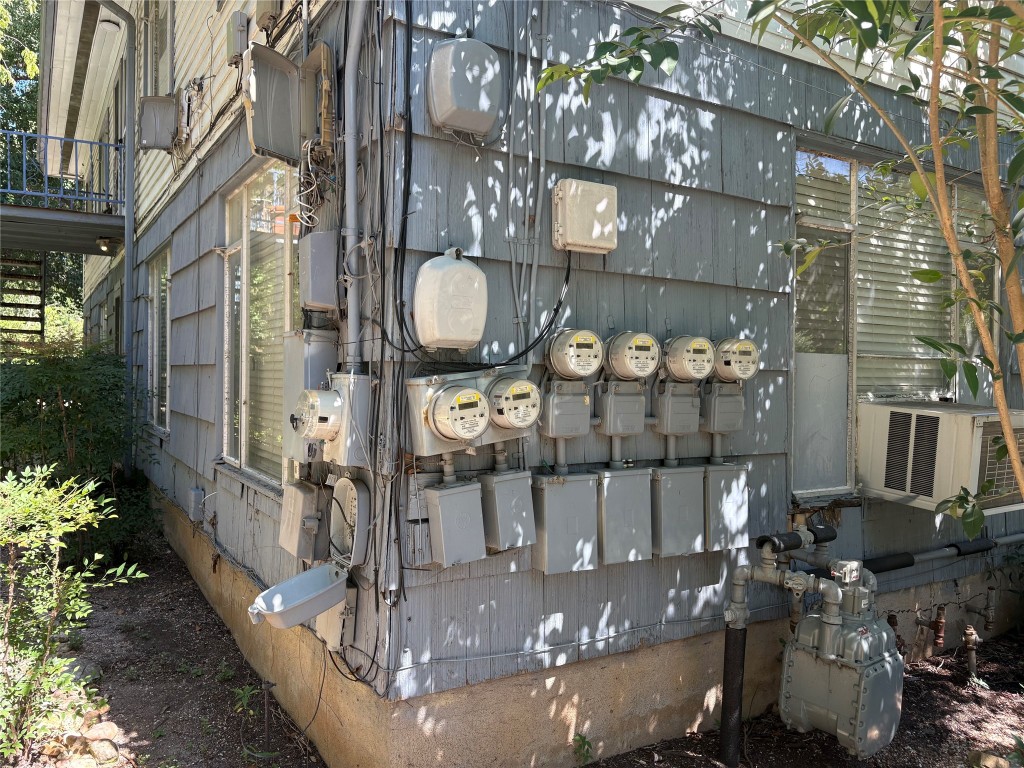 1302 Norwalk Lane Austin, TX 78703 - Photo 15 of 34 a view of a building with yard and sitting area