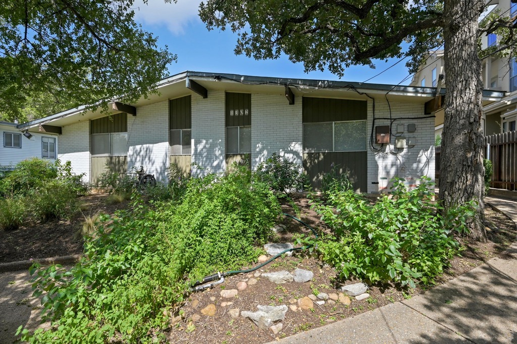 1302 Norwalk Lane Austin, TX 78703 - Photo 17 of 34 front view of a house with a yard