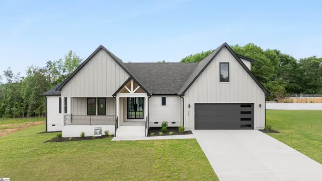 $700,000 | 734 New South Court, Wellford, SC 29385