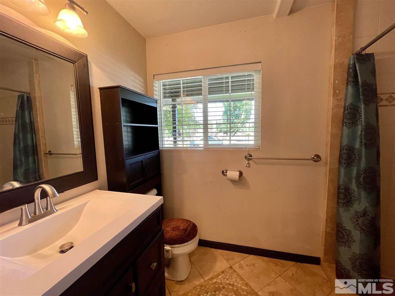 814 McLean Road Fallon, NV 89406 - Photo 13 of 40 a bathroom with a sink and a mirror
