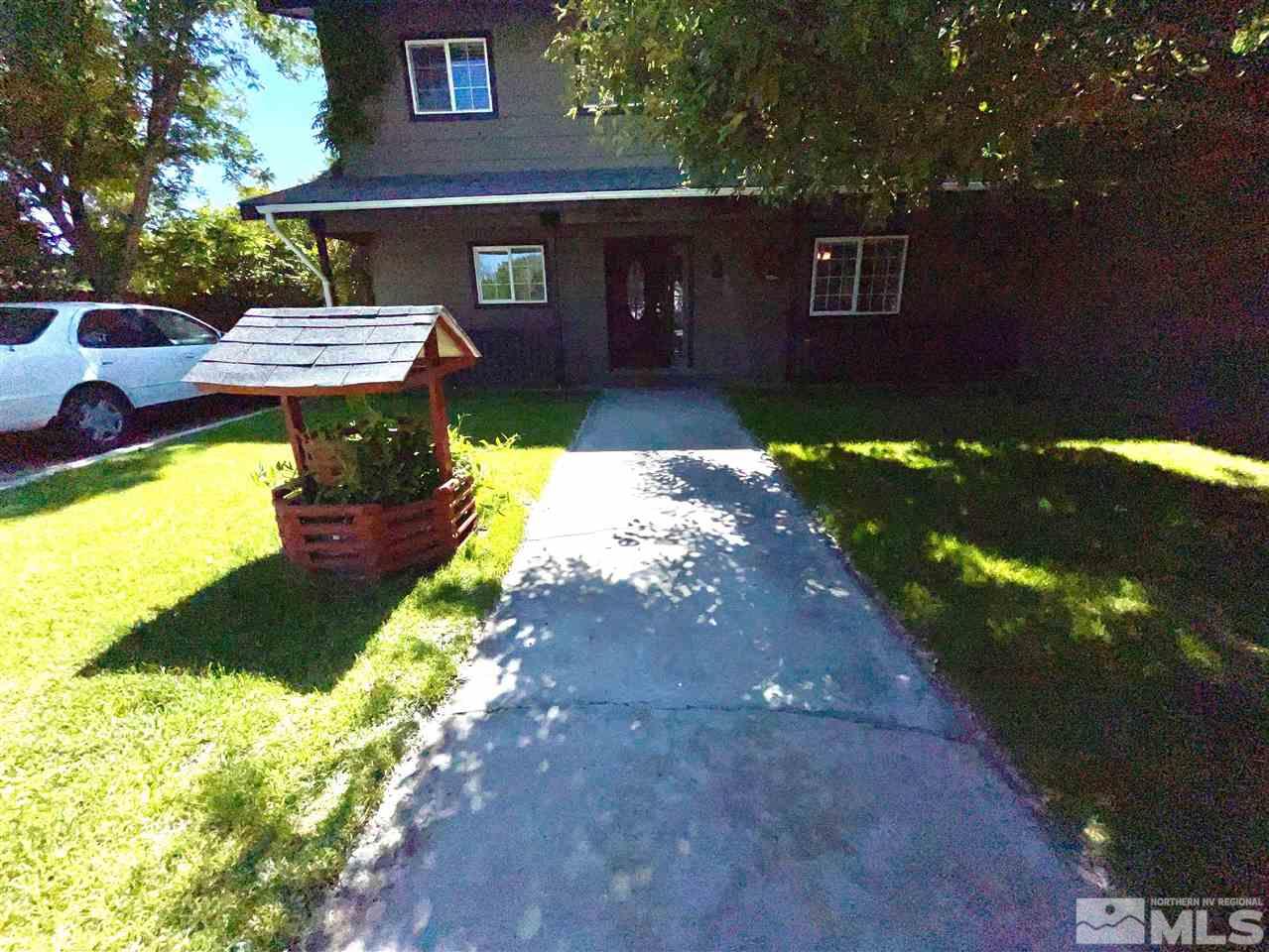 814 McLean Road Fallon, NV 89406 - Photo 2 of 40 a front view of a house with a yard