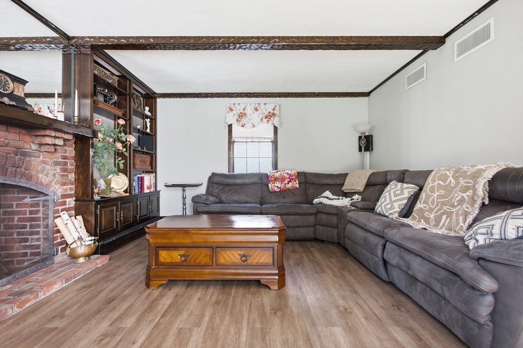 2 Russell Road Lynnfield, MA 01940 - Photo 11 of 42