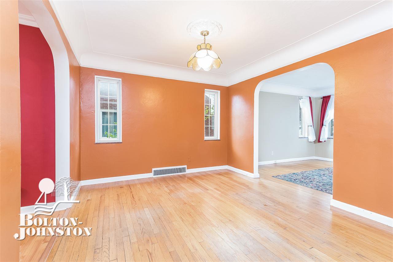 1363 Cadieux Road Grosse Pointe, MI 48230 - Photo 5 of 35 31368611-4.JPG