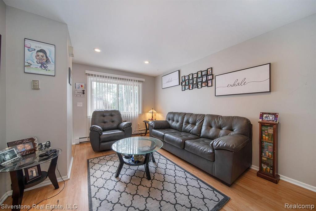 162 Ladd Road Walled Lake, MI 48390 - Photo 4 of 17