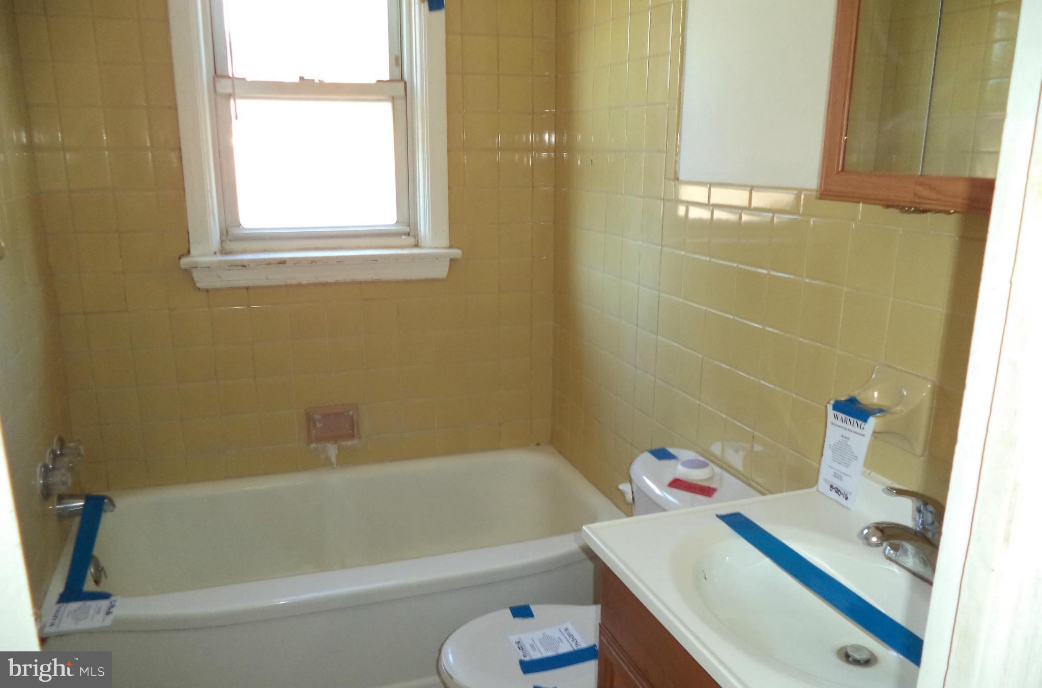 345 Devonshire Road Hagerstown, MD 21740 - Photo 13 of 14 Bath
